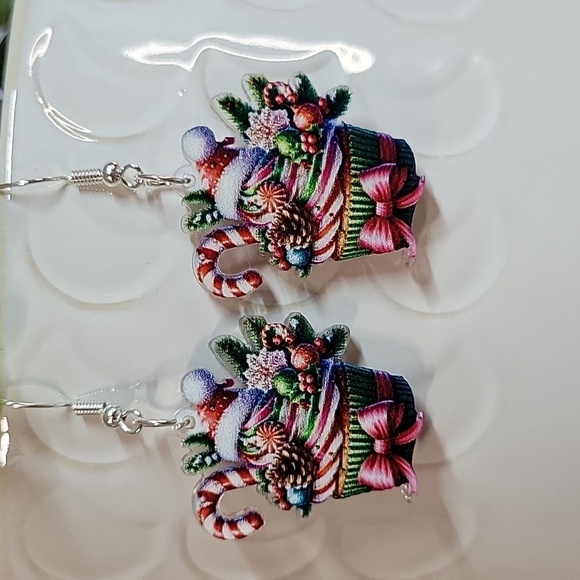 🔥LAST PAIR🔥 CHRISTMAS CONFECTION EARRINGS - Picture 4 of 6